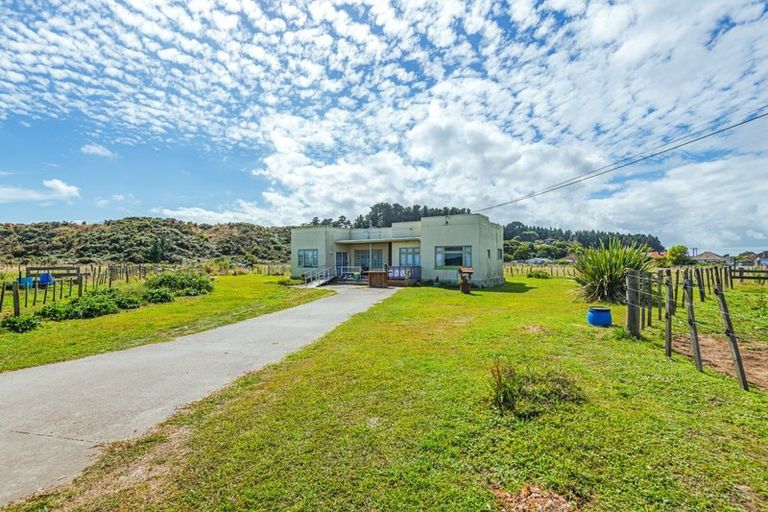 Photo of property in 14 Foxton Beach Road, Foxton, 4891