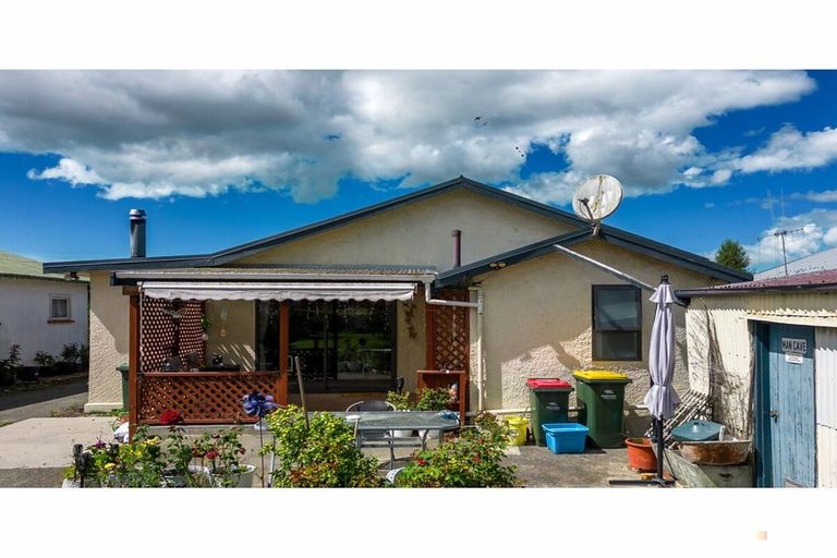 Photo of property in 70 Rhodes Street, Waimate, 7924
