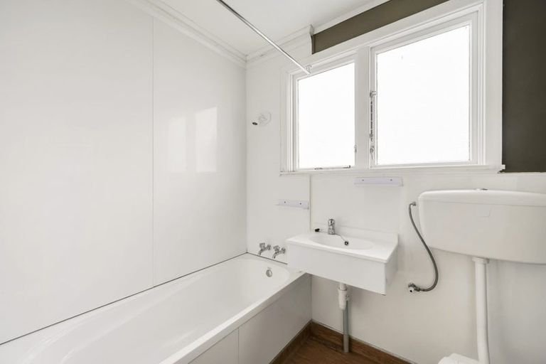 Photo of property in 135 Onslow Road, Khandallah, Wellington, 6035