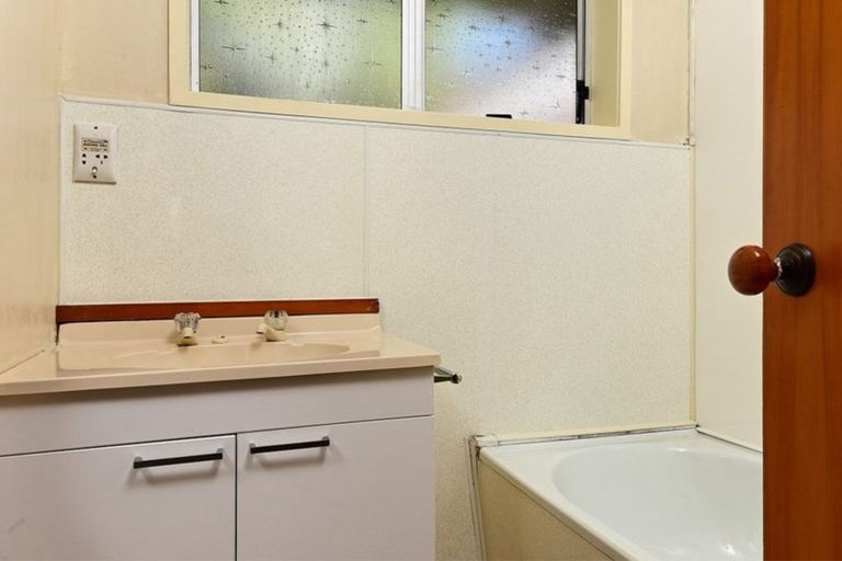 Photo of property in 1/106 Colwill Road, Massey, Auckland, 0614