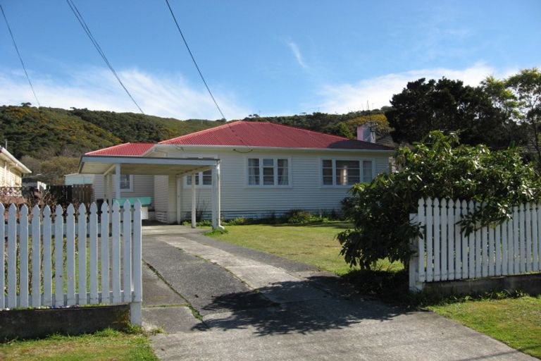 Photo of property in 39 Westminster Road, Wainuiomata, Lower Hutt, 5014