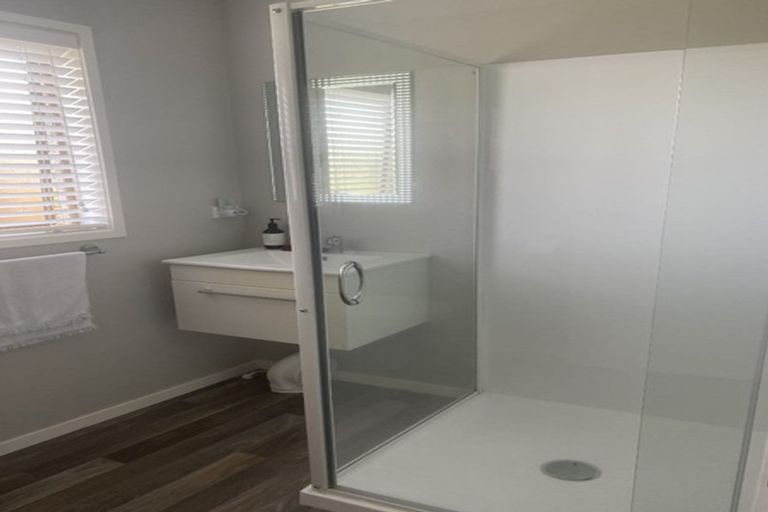 Photo of property in 1/11 Tainui Street, Torbay, Auckland, 0630