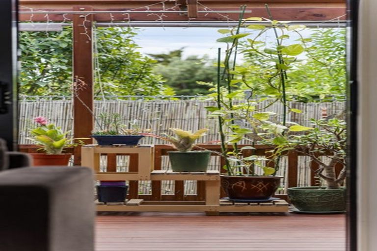 Photo of property in 10/17 Neta Grove, Henderson, Auckland, 0612