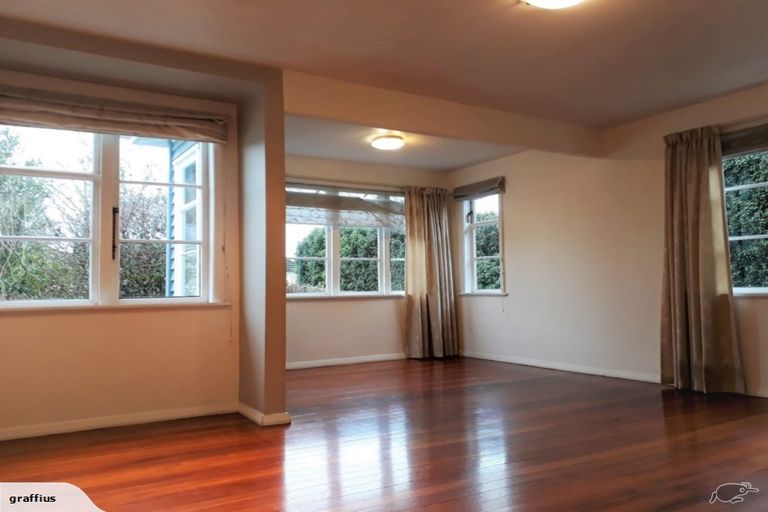 Photo of property in 43 Pitcairn Crescent, Bryndwr, Christchurch, 8053