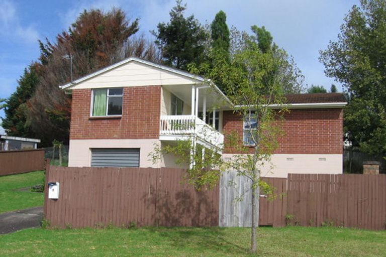 Photo of property in 1 Reinga Place, Massey, Auckland, 0614