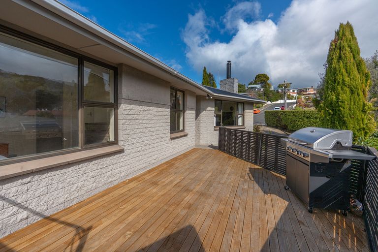 Photo of property in 17 Colquhoun Street, Glenross, Dunedin, 9011