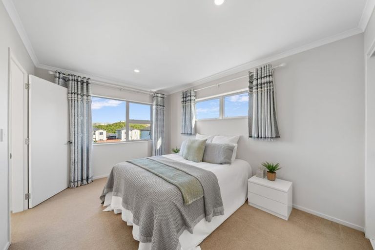 Photo of property in 71 Grenada Drive, Grenada Village, Wellington, 6037