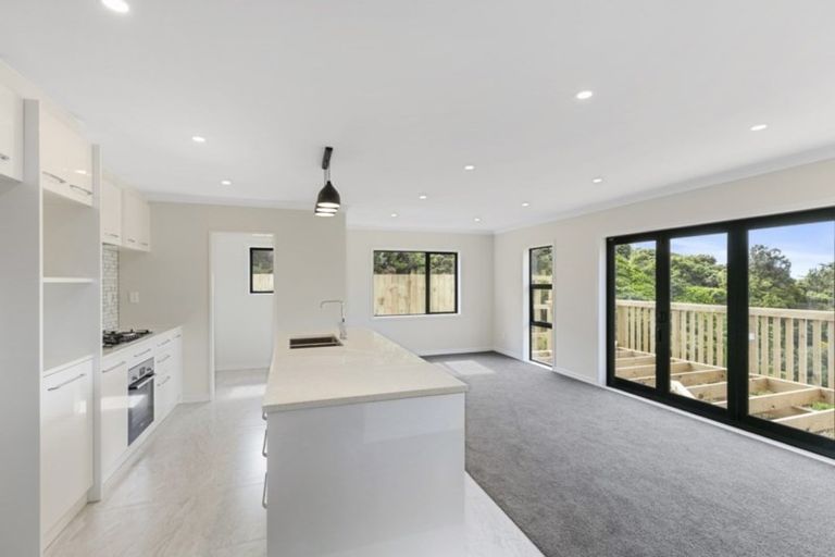 Photo of property in 6 Pihipihi Way, Crofton Downs, Wellington, 6035