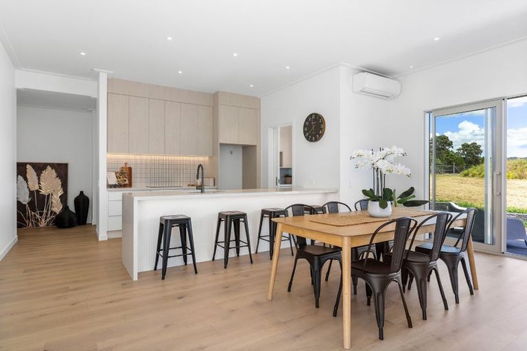 Photo of property in 16 Ian Hopper Way, Pauanui, 3579