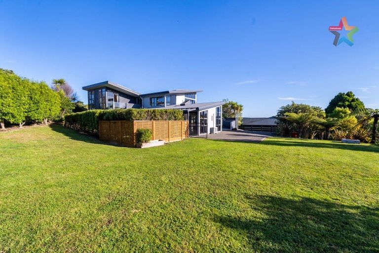 Photo of property in 22 Mount Marua Drive, Timberlea, Upper Hutt, 5018