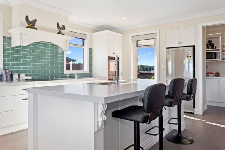 Photo of property in 2/2 Loe Place, Amberley, 7410