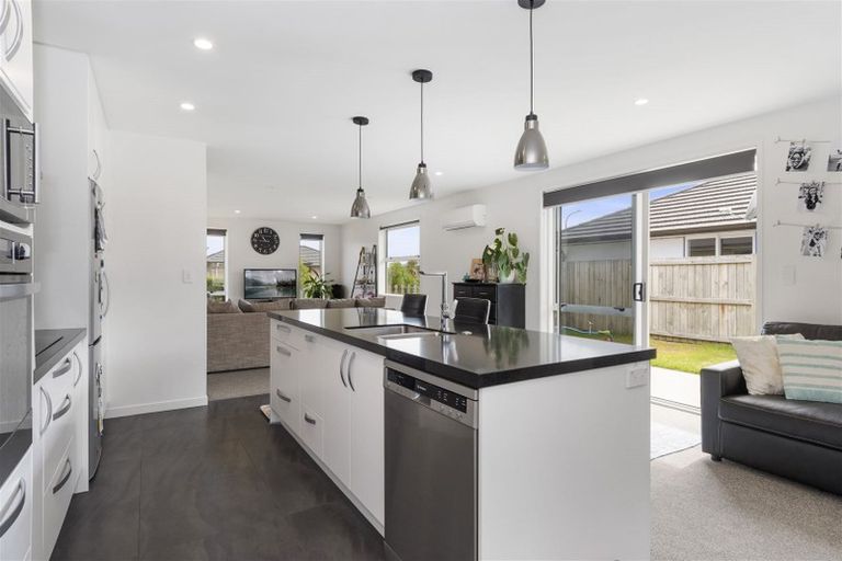 Photo of property in 15 Batty Street, Papamoa Beach, Papamoa, 3118