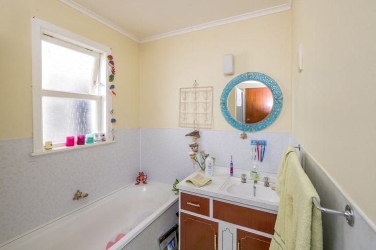 Photo of property in 99 Queen Street West, Levin, 5510