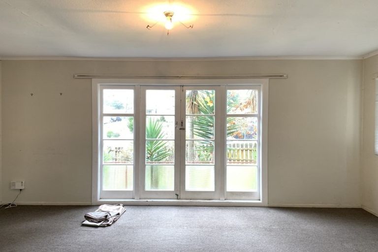 Photo of property in 37 Christmas Road, Manurewa, Auckland, 2102