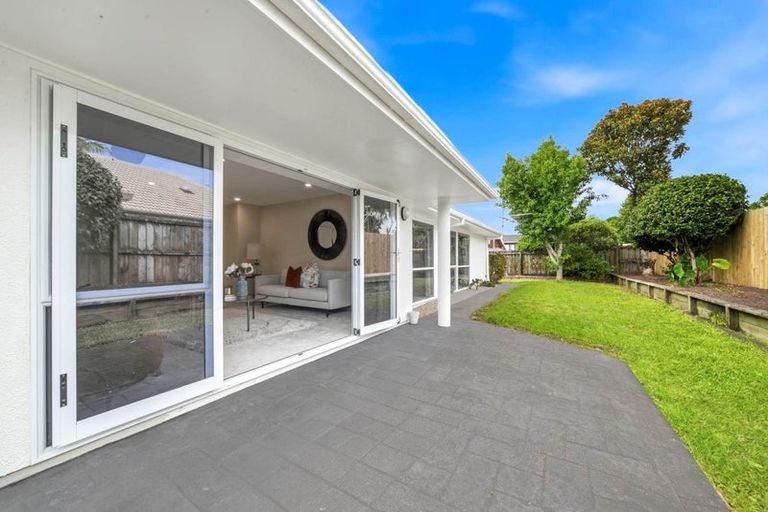 Photo of property in 22 Suncrest Drive, West Harbour, Auckland, 0618