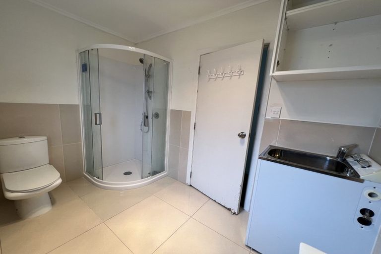 Photo of property in 4 Vanguard Road, Kelston, Auckland, 0602