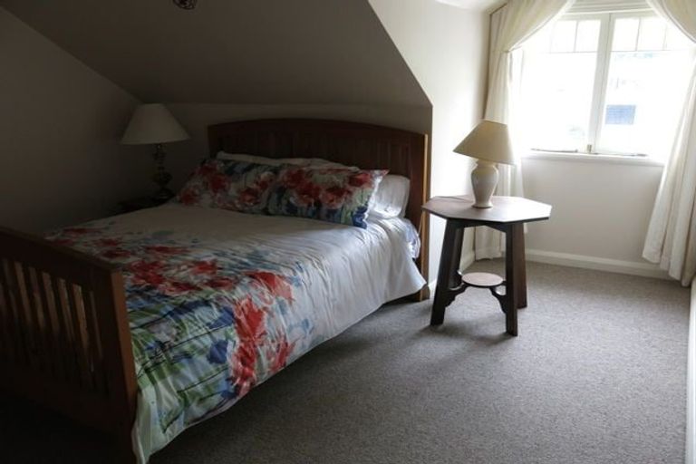 Photo of property in 5 Gilbert Street, New Plymouth, 4310