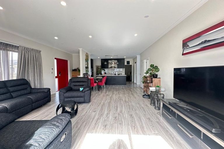 Photo of property in 18 Noia Way, Karaka, Papakura, 2113