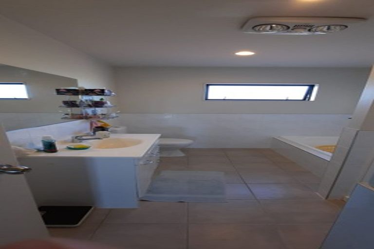 Photo of property in 22/22 Northcross Drive, Oteha, Auckland, 0632