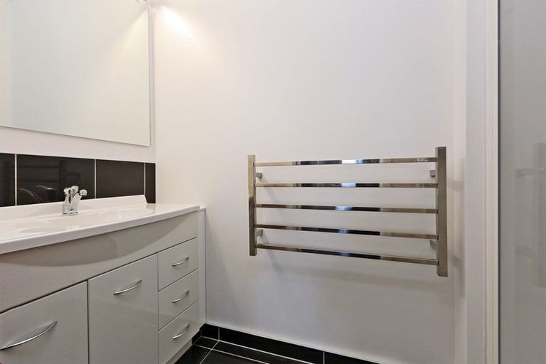 Photo of property in 16 Milford Place, Poraiti, Napier, 4112