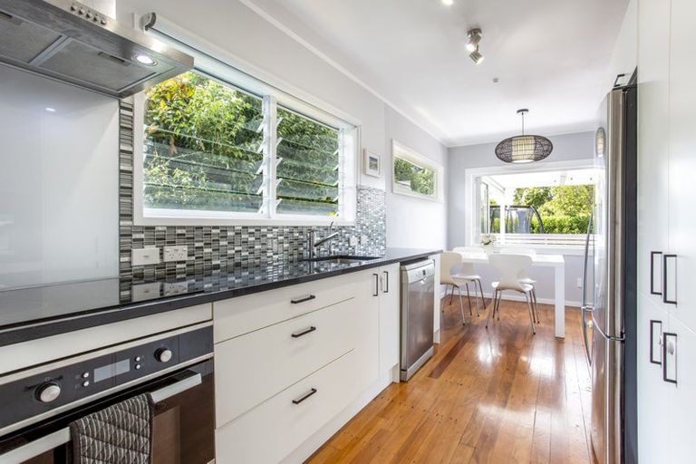 Photo of property in 1/1 Tawa Road, Te Atatu Peninsula, Auckland, 0610