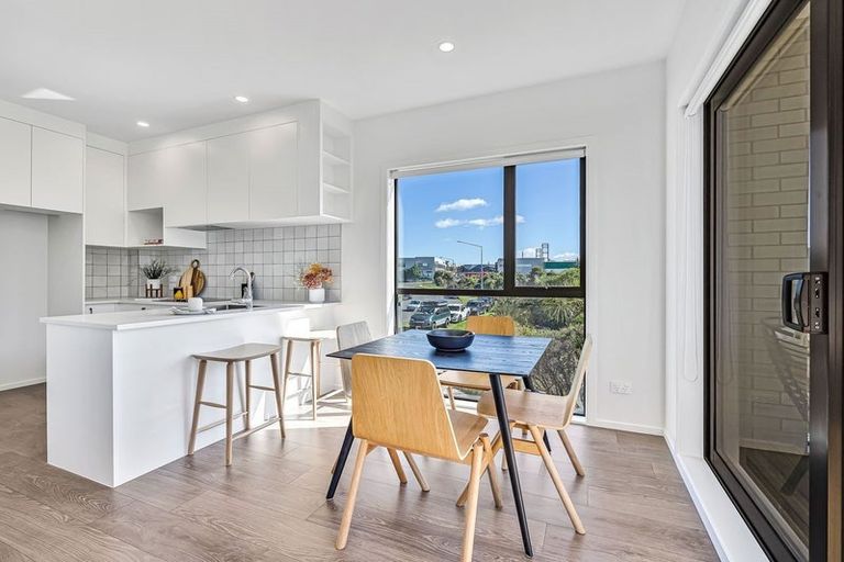 Photo of property in 1/28 Westgate Drive, Westgate, Auckland, 0614