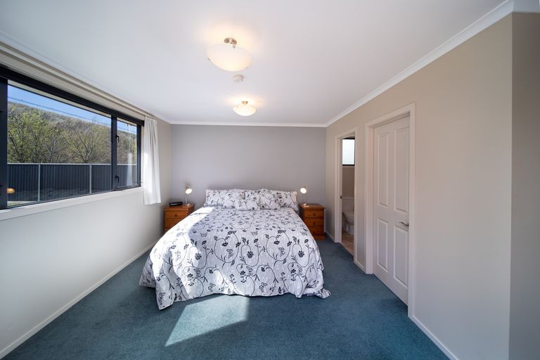 Photo of property in 98a Shields Street, Clyde, 9330