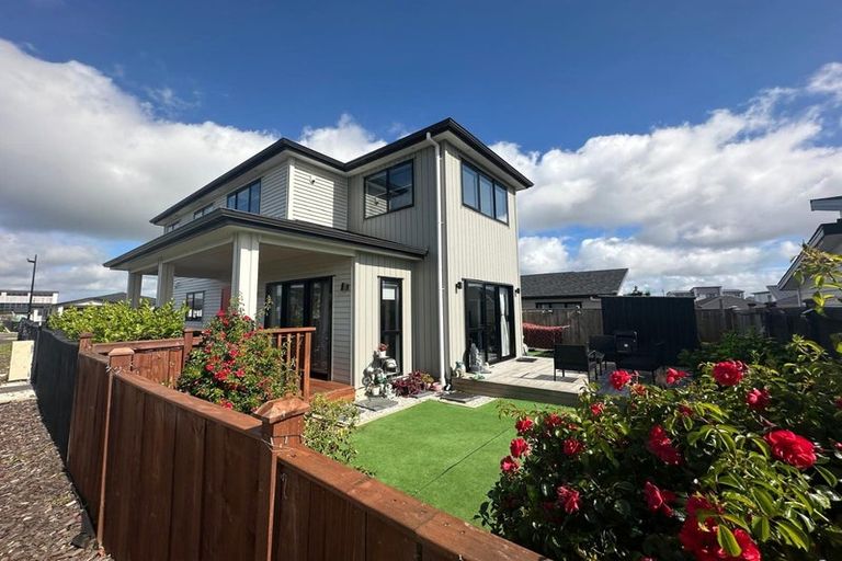 Photo of property in 18 Noia Way, Karaka, Papakura, 2113