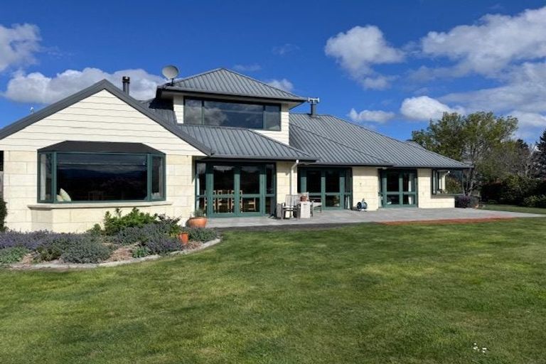 Photo of property in 132 Round Hill Road, Loburn, 7472