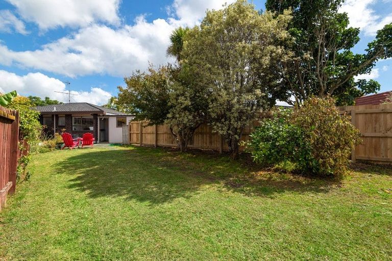 Photo of property in 23b Thorburn Avenue, Red Beach, 0932