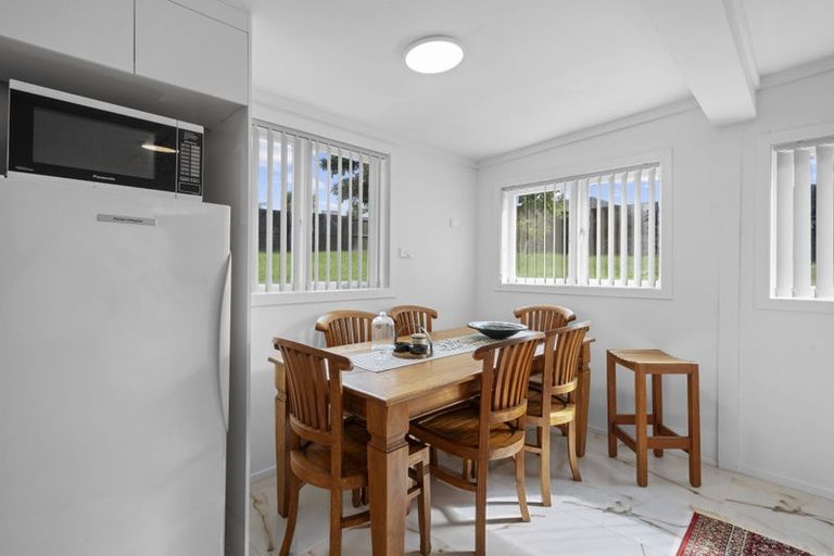 Photo of property in 21 Miller Road, Mangere Bridge, Auckland, 2022