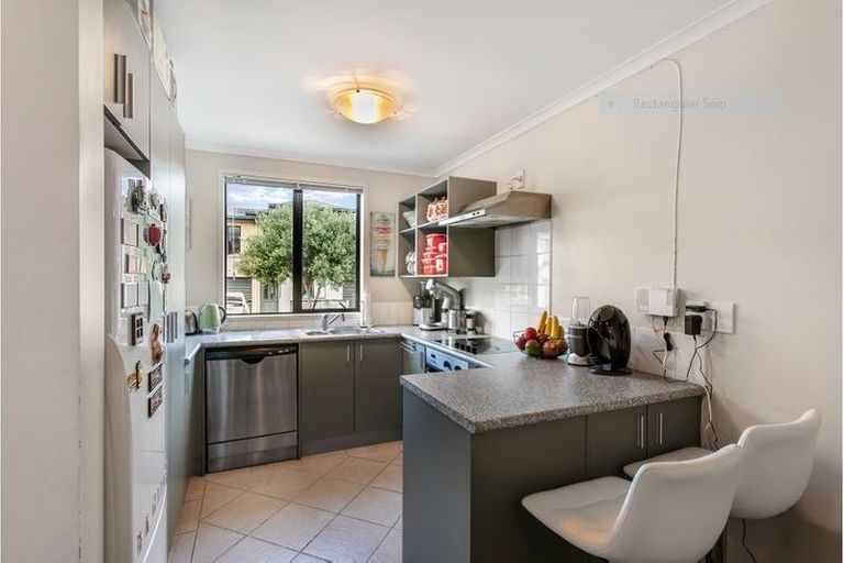 Photo of property in 63 Barnea Circle, Glen Eden, Auckland, 0602
