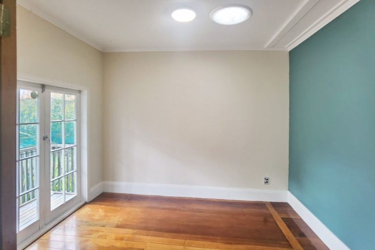 Photo of property in 2 Seaview Avenue, Northcote, Auckland, 0627