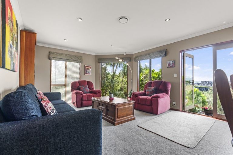 Photo of property in 117 Ruapehu Drive, Fitzherbert, Palmerston North, 4410
