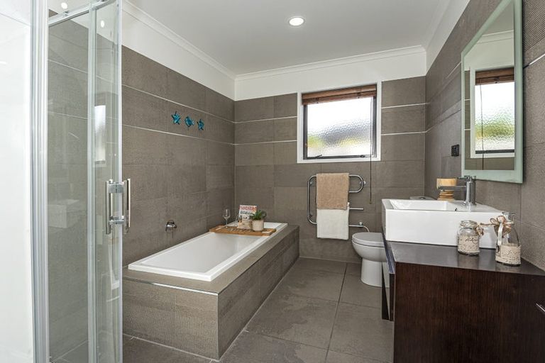 Photo of property in 38 Key West Drive, One Tree Point, 0118