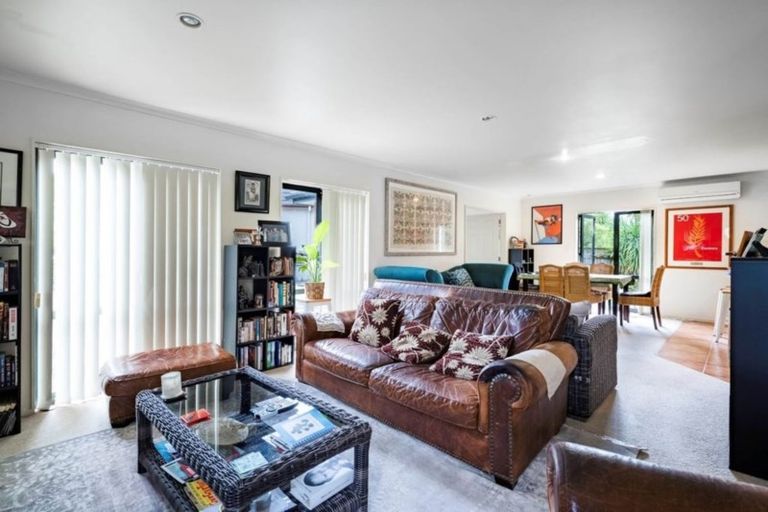 Photo of property in 3a Seacrest Drive, West Harbour, Auckland, 0618