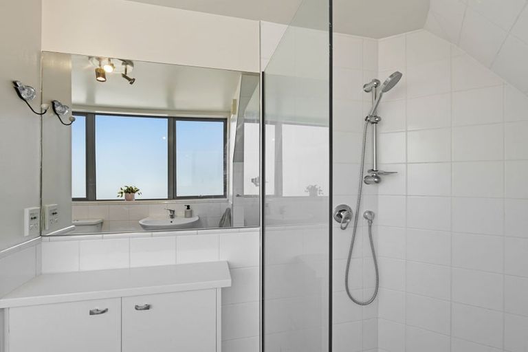 Photo of property in 2/280 Memorial Avenue, Burnside, Christchurch, 8053