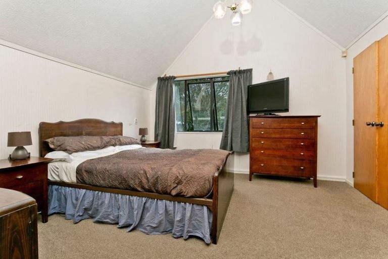 Photo of property in 1/16a Sunnynook Road, Sunnynook, Auckland, 0620