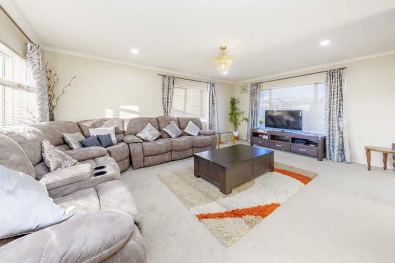 Photo of property in 12 Ironstone Place, Randwick Park, Auckland, 2105