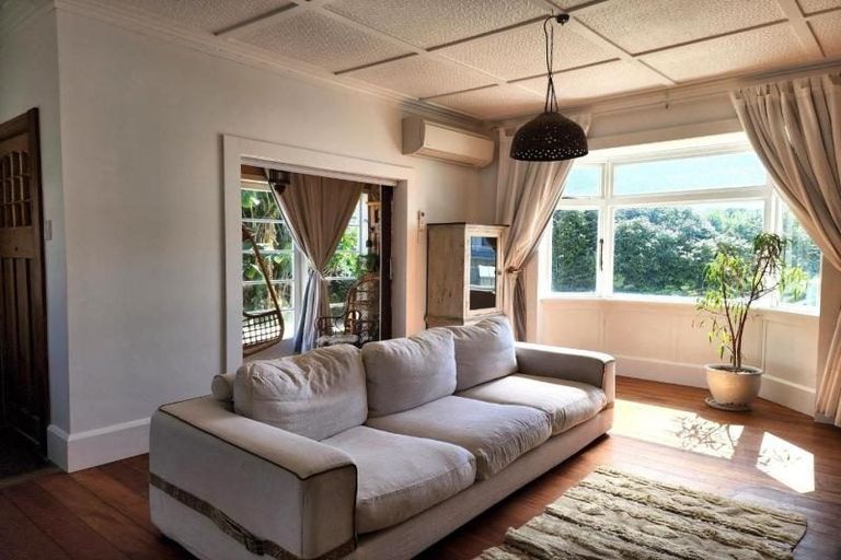 Photo of property in 20 Mcfarlane Street, Oakura, 4314