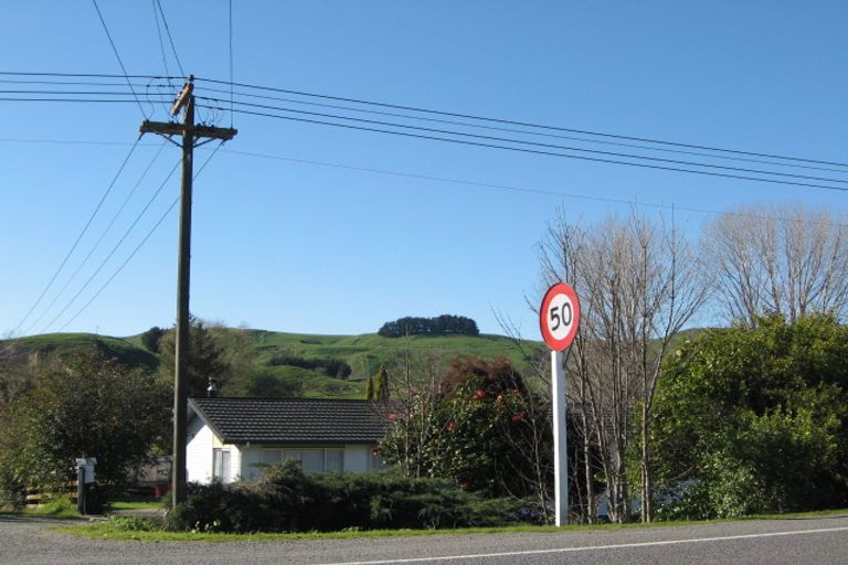 Photo of property in 11 Milne Street, Hunterville, 4730