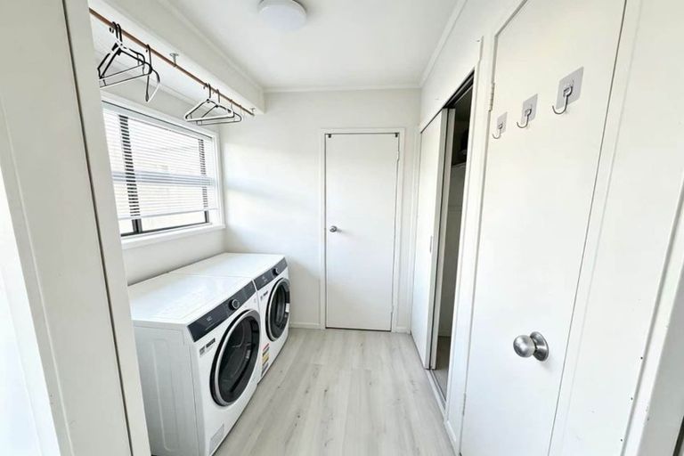 Photo of property in 52 West Harbour Drive, West Harbour, Auckland, 0618