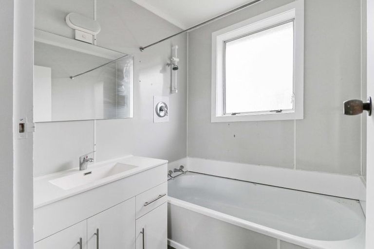 Photo of property in 111 Holborn Drive, Stokes Valley, Lower Hutt, 5019