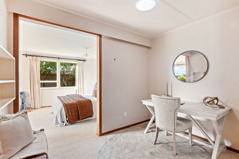Photo of property in 82 Manu Crescent, Upper Vogeltown, New Plymouth, 4310