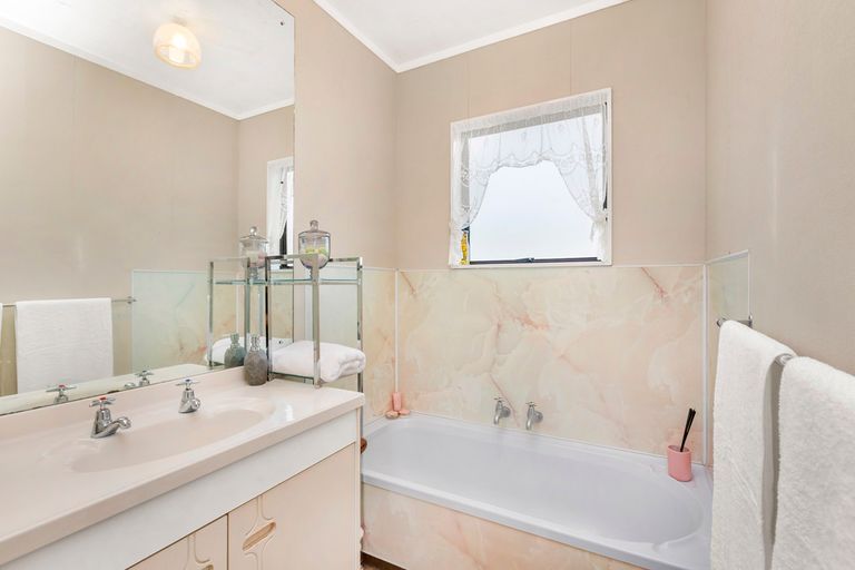 Photo of property in 8a Primrose Street, Raglan, 3225