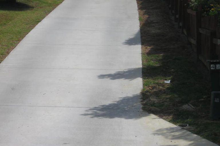 Photo of property in 48 Ayton Drive, Totara Vale, Auckland, 0629