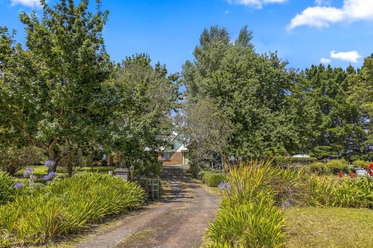 Photo of property in 1556 South Head Road, South Head, Helensville, 0874