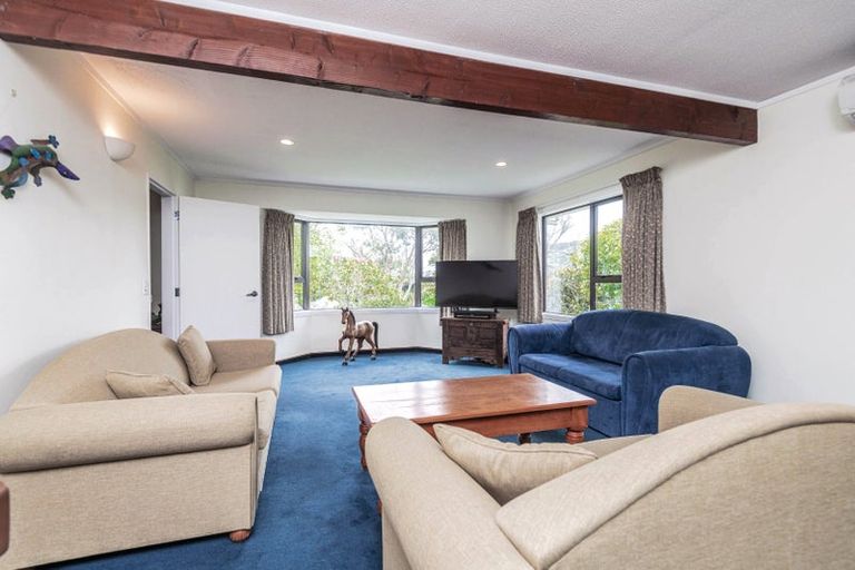 Photo of property in 39 Thatcher Crescent, Crofton Downs, Wellington, 6035