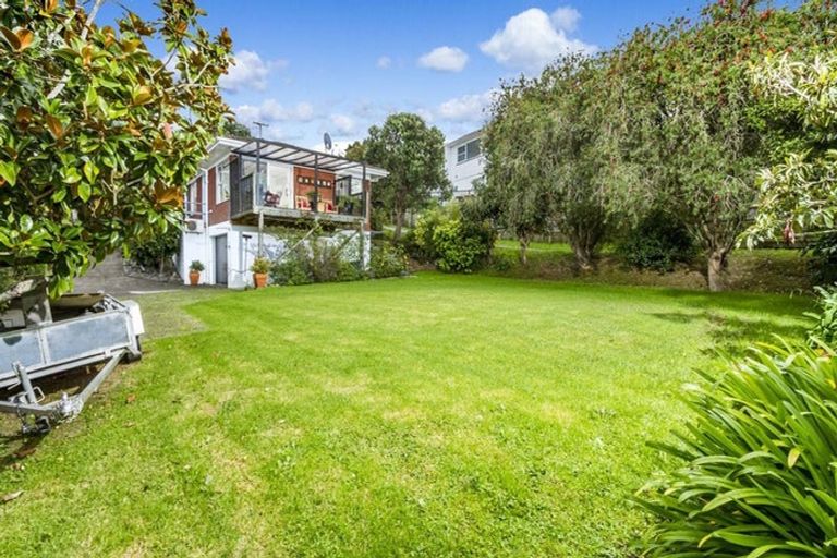 Photo of property in 2/8 Phillipa Place, Browns Bay, Auckland, 0630
