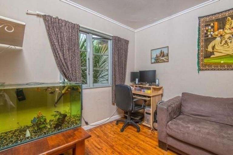 Photo of property in 693 Beach Road, Rothesay Bay, Auckland, 0630